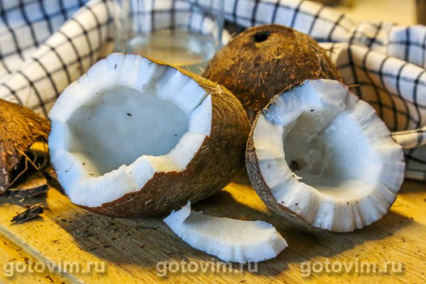 Как правильно открыть кокос и использовать его в кулинарии